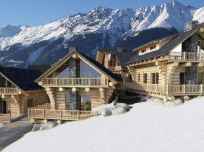 Cosy, modern Canadian wooden chalet
